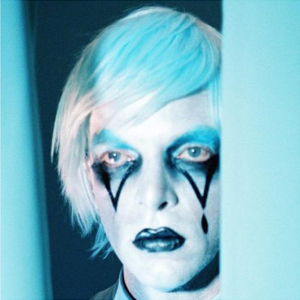 ����� ����� �� Drab Majesty